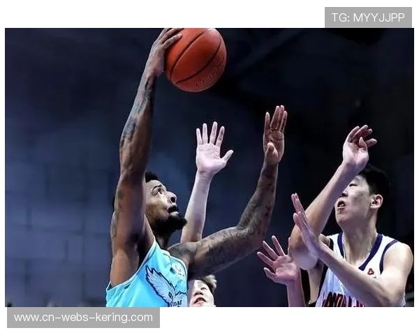 青岛险胜广州取两连胜，段昂君24分助球队重返积分榜第四